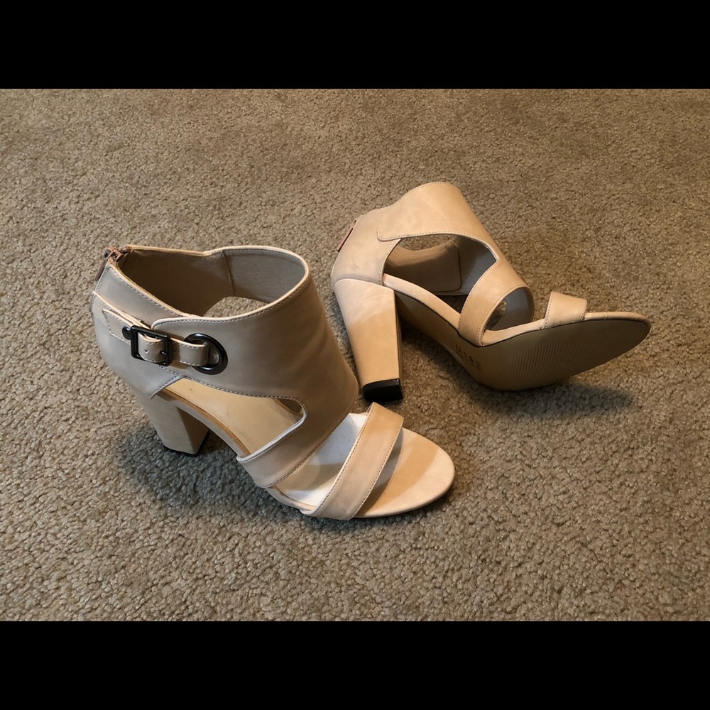 Sexy beige sandals, women’s size 10